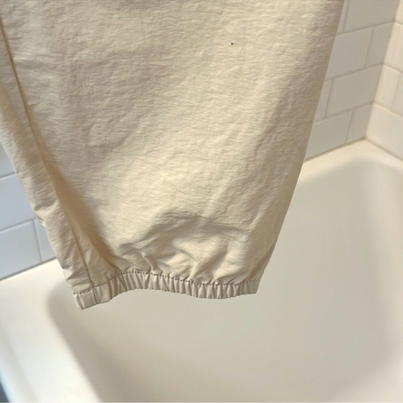 Alo Yoga White Joggers. Perfect Condition Sz Medium - Picture 3 of 5